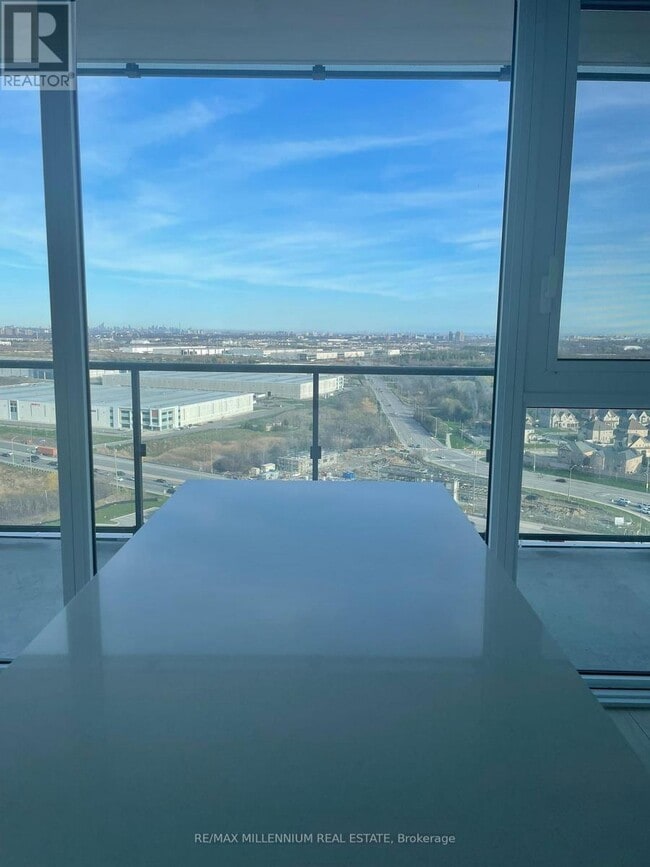 Building Photo - 15 Skyridge Dr