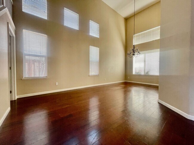 Foto del edificio - Beautiful 4bed / 3bath 3,281 SQFT Move in ...