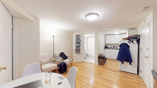 Building Photo - 170 Marlborough St