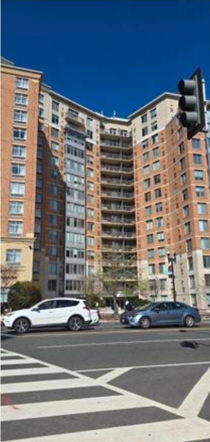 Foto del edificio - 555 Massachusetts Ave NW