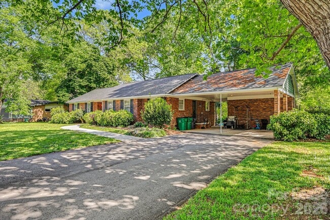 Foto del edificio - 2120 Rocky Knoll Dr