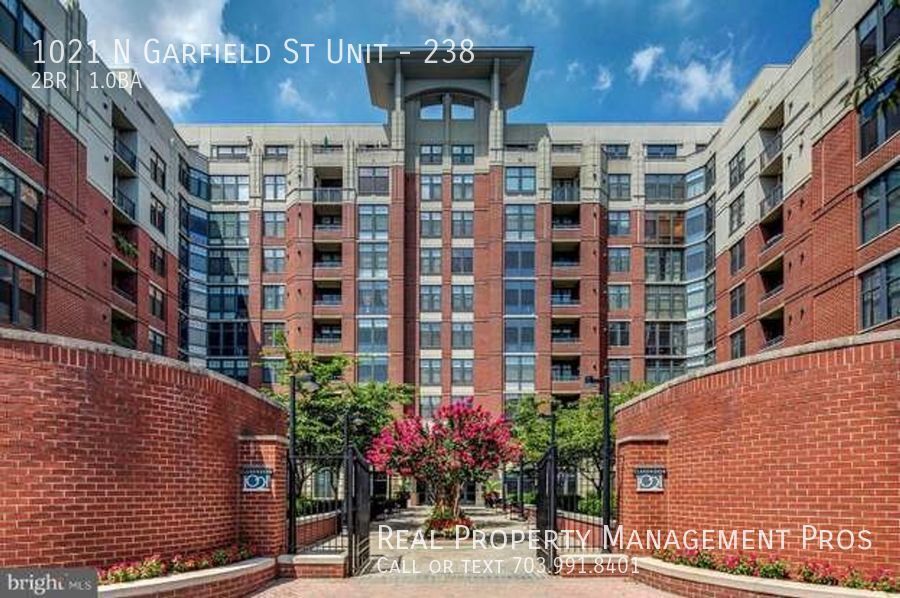 Primary Photo - Sunny Corner Condo at Clarendon 1021!