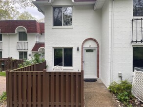 Building Photo - 46 Birchwood Rd
