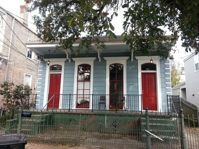 Building Photo - 2213 Baronne St