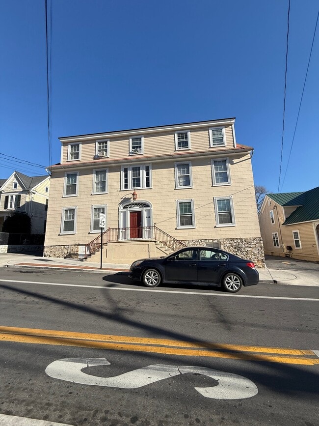 Building Photo - 406 N Loudoun St