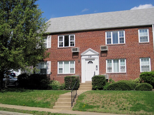 Building Photo - 35 N Bedford St