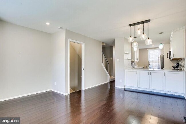 Building Photo - 6512 Ducketts Ln