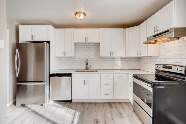 Building Photo - 5415 Alcott St