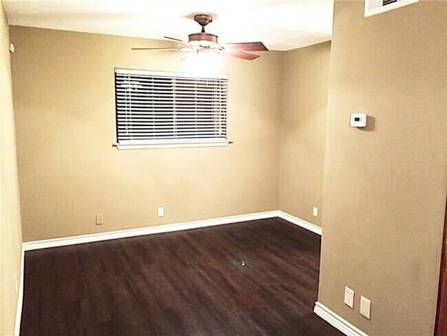 Building Photo - bedroom in Austin TX 78703