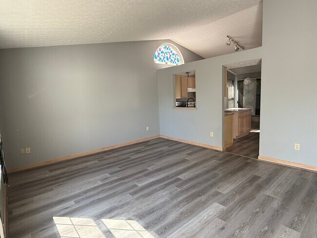 Foto del edificio - Spacious 3BR 2BA w/ Fenced Yard • 2-Car Garage  • Deck & Patio near Pickerington Schools