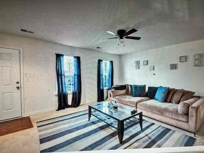 Foto del edificio - 1305 Stone Rdg Pk Lp