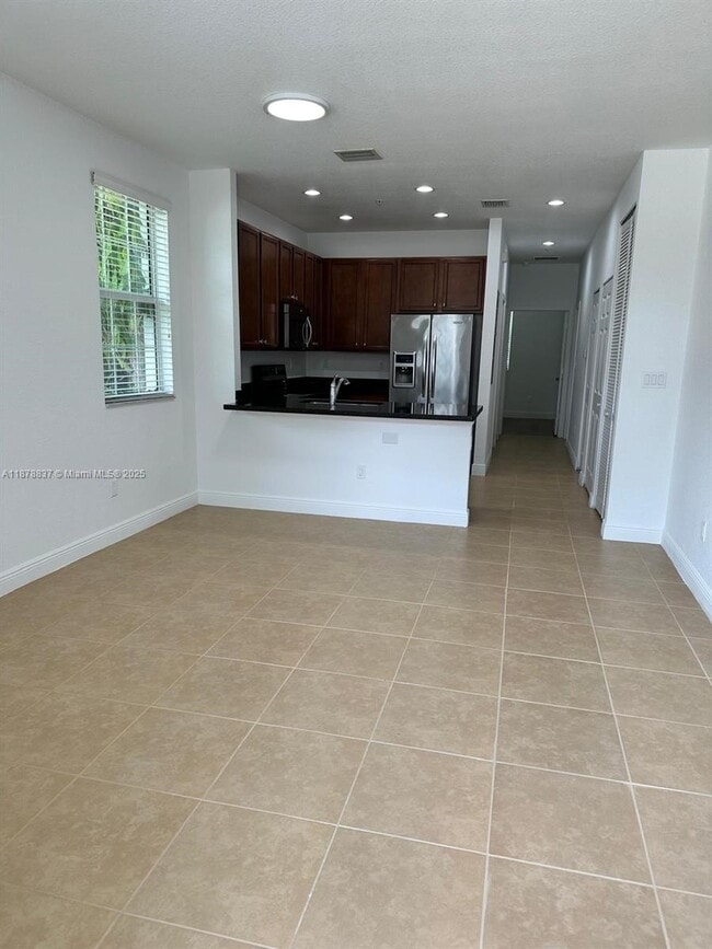 Foto del edificio - 970 SW 147th Ave