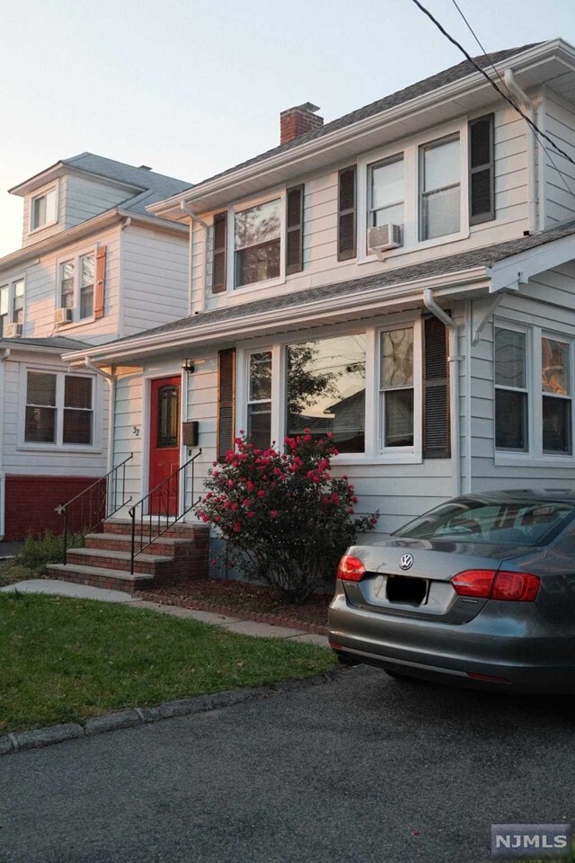 Foto del edificio - 32 Barrington Ave