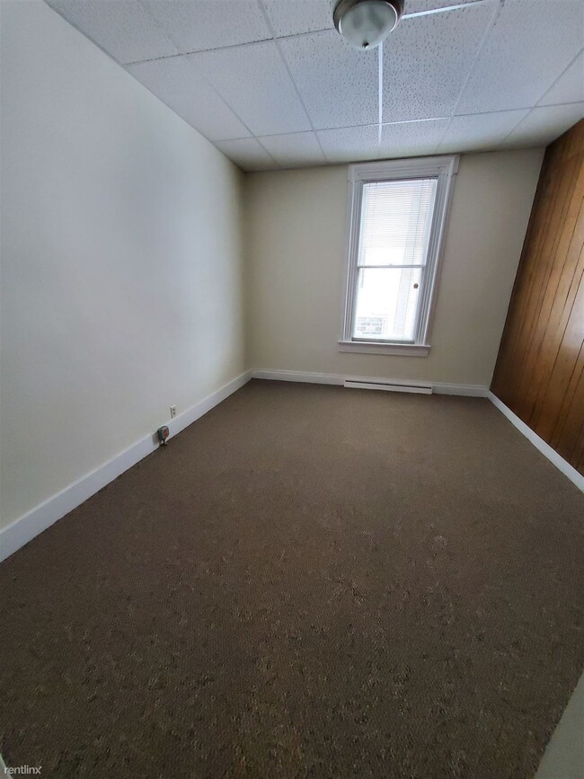 Building Photo - 2 br, 1 bath Apartment - 112 S 5th St #1