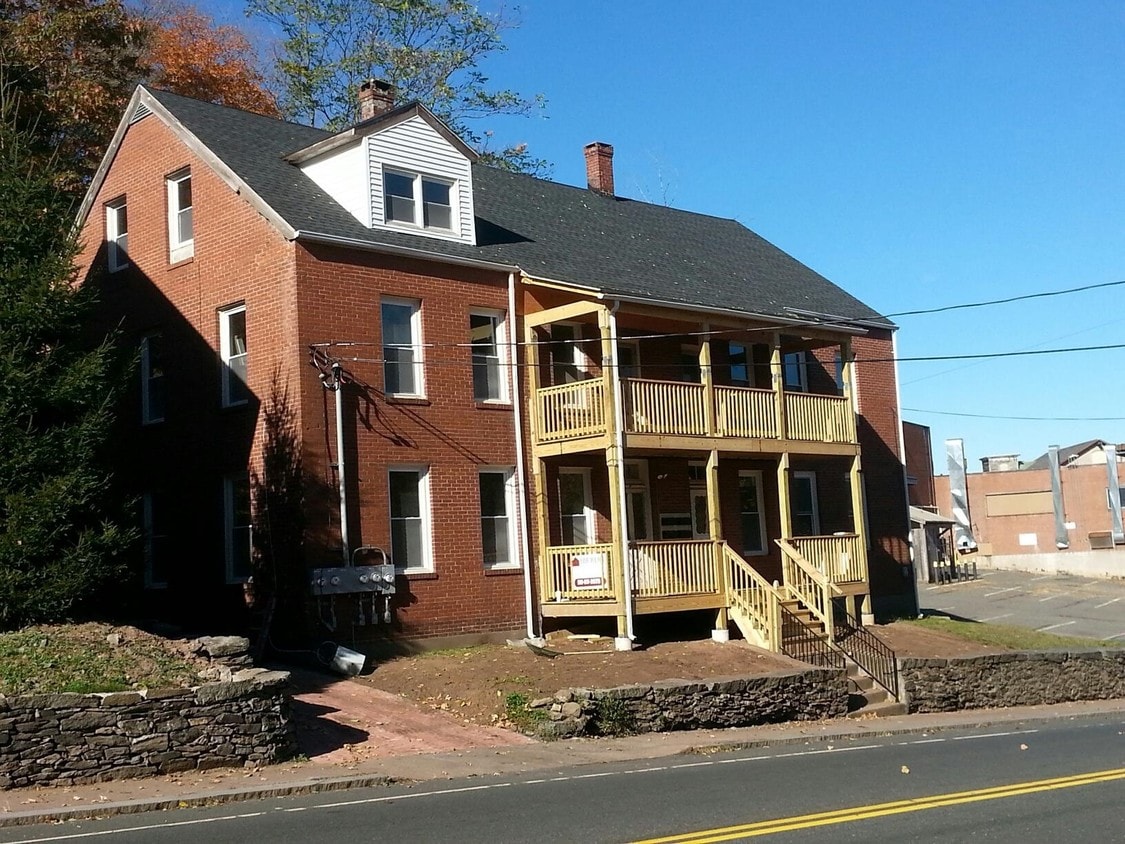 Primary Photo - 20 Grove St