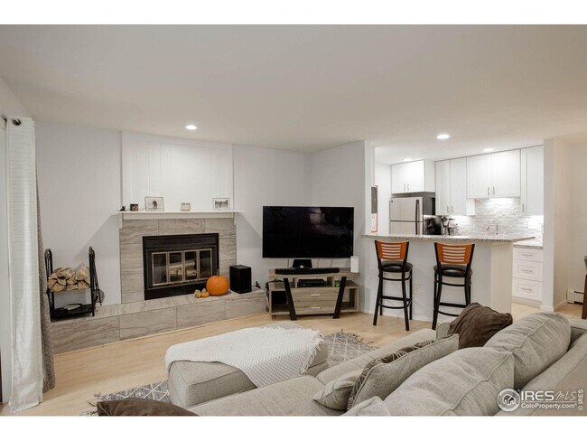 Building Photo - 2800 Kalmia Ave