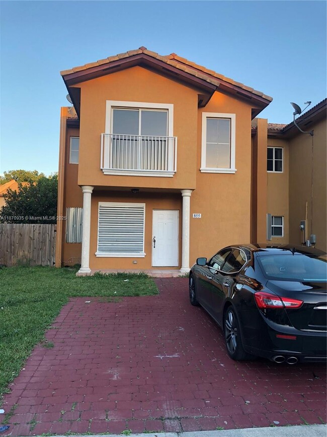 Building Photo - 855 SW 6th Ct