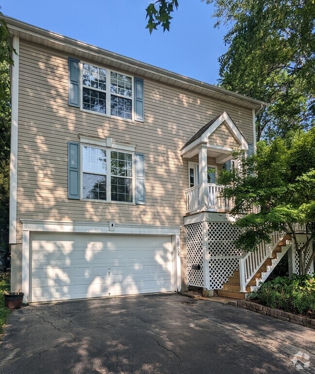 Building Photo - 2562 Creve Coeur Dr