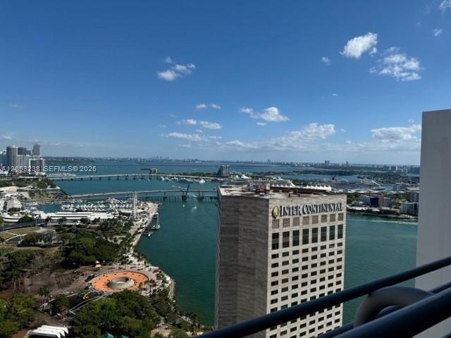 Foto del edificio - 325 S Biscayne Blvd