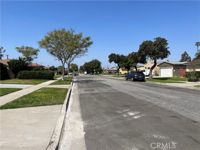 Building Photo - 1472 W Gage Ave
