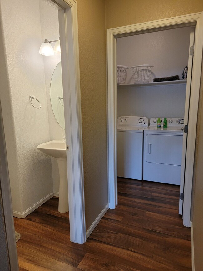 Foto del edificio - 479 Black Feather Loop