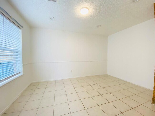 Foto del edificio - 16118 Pasadero Dr