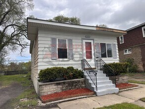 Building Photo - 840 W 19th Ave