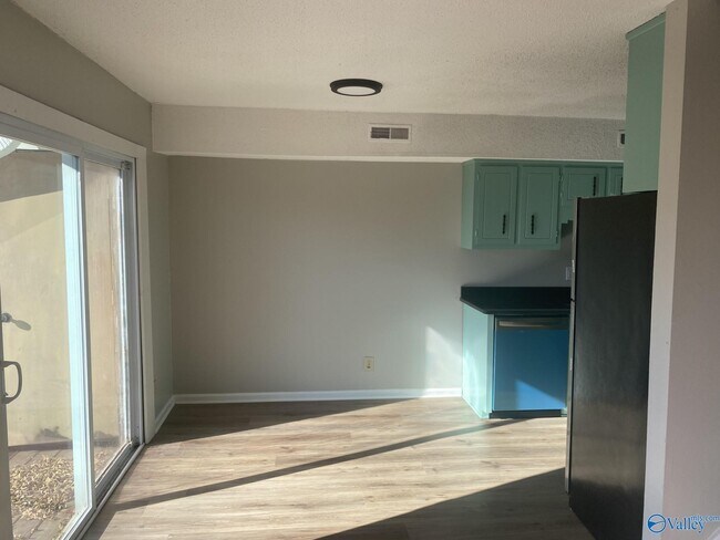 Foto del edificio - 9020 Mahogany Row SE