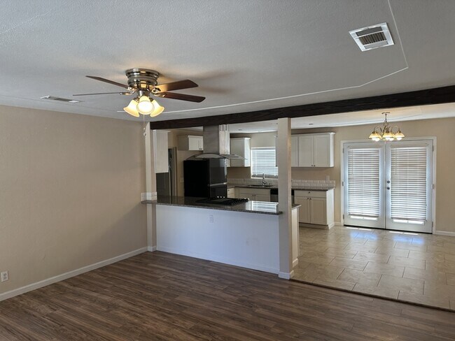 Foto del edificio - Modesto 3 Bedroom 2 Bathroom Home