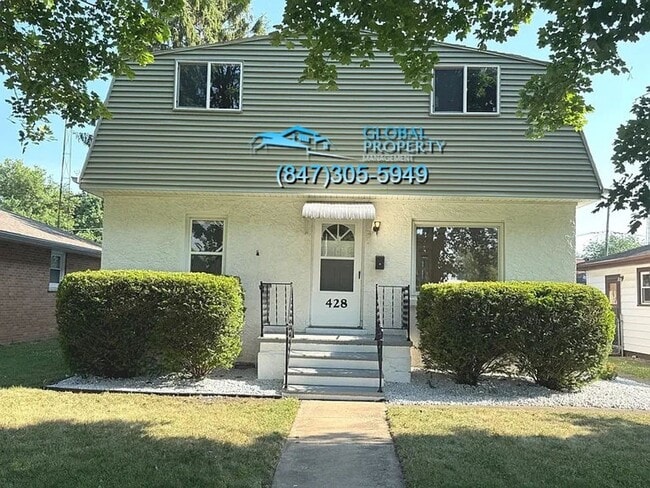 Building Photo - 5 Bedroom Home For Rent in Kankakee