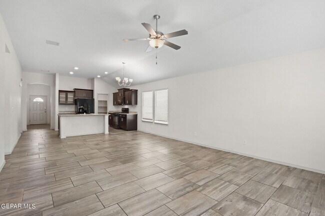 Building Photo - 817 Plains Blackfoot Dr