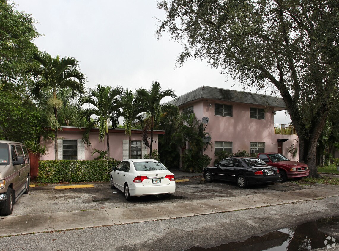 Primary Photo - 6201-6209 Polk St