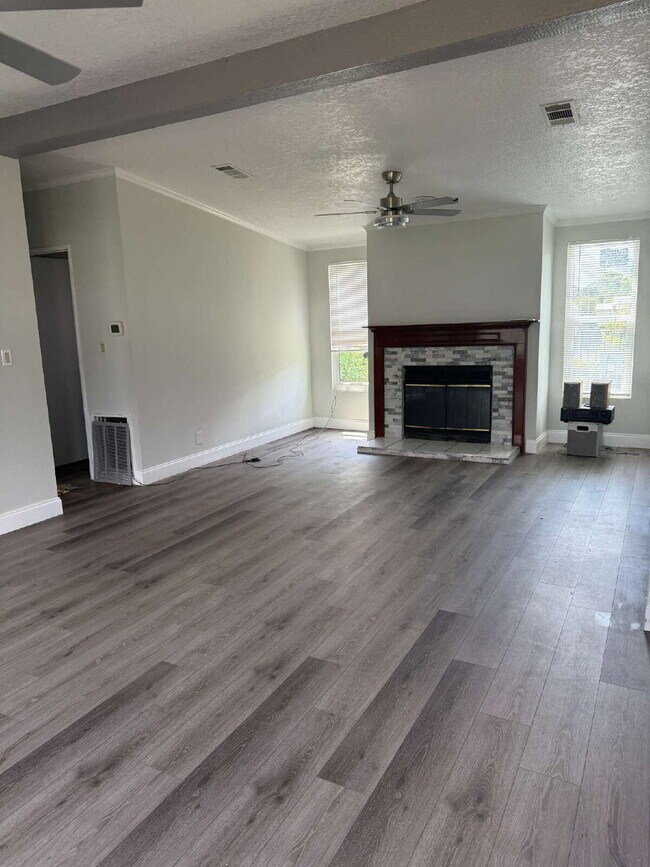 Foto del edificio - "Charming 3-Bed, 2-Bath Mobile Home Retrea...