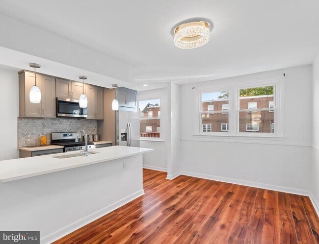 Foto del edificio - 8332 Forrest Ave