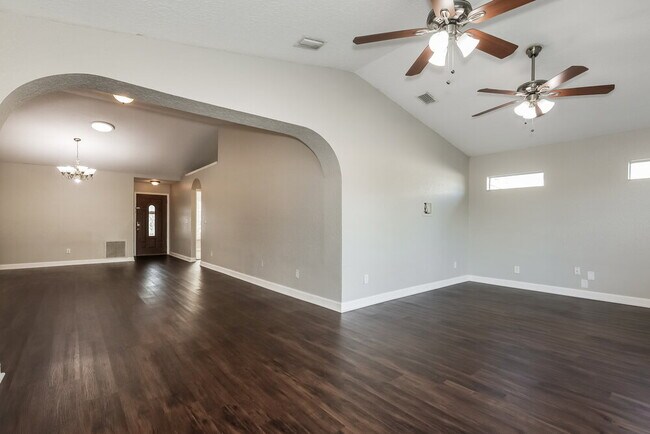 Foto del edificio - 1717 Tarah Trace Dr