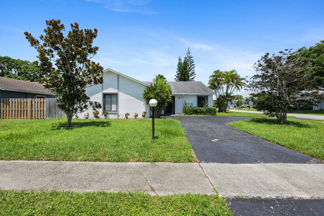 5621 Teakwood Rd, Greenacres, FL 33467 House Rental in Greenacres, FL