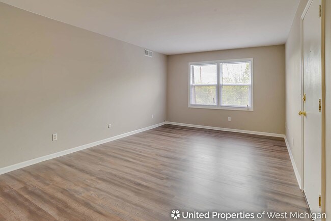 Building Photo - 4131 Oak Park Dr SE