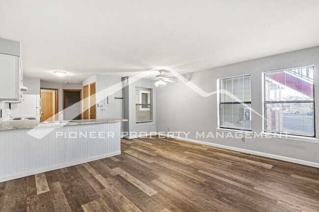 Building Photo - Newly Updated Condo with Central AC, Firep...