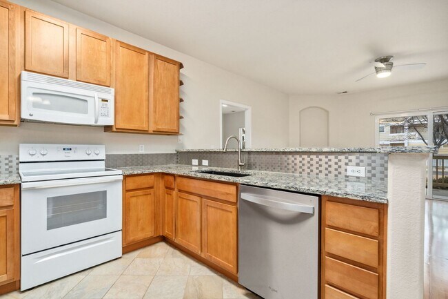 Building Photo - 4665 Hahn's Peak Dr