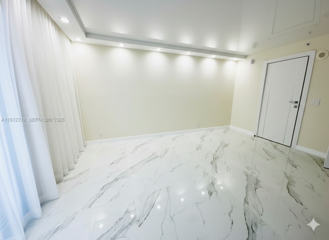 Foto del edificio - 3500 Mystic Pointe Dr