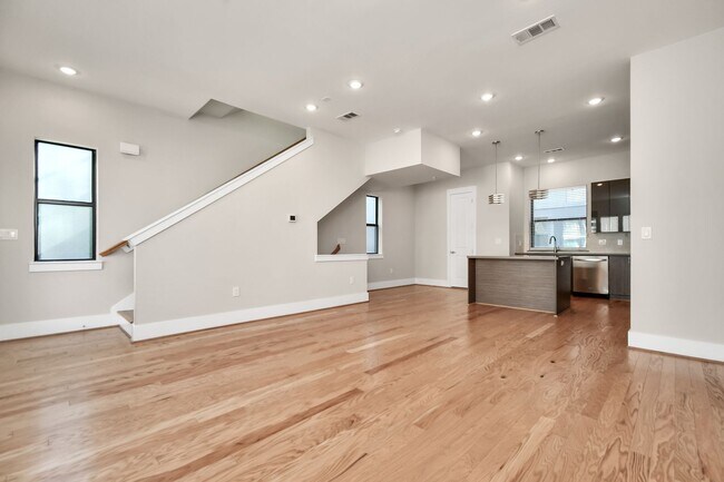Foto del edificio - Mid-Town rental available