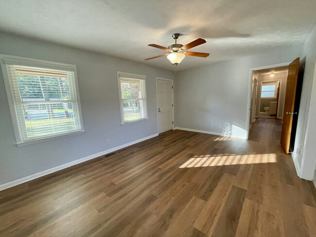 Building Photo - 522 College Drive