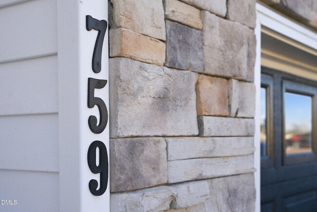 Foto del edificio - 759 Putney Hl Rd