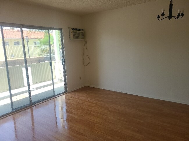 Building Photo - 160 S El Molino Ave