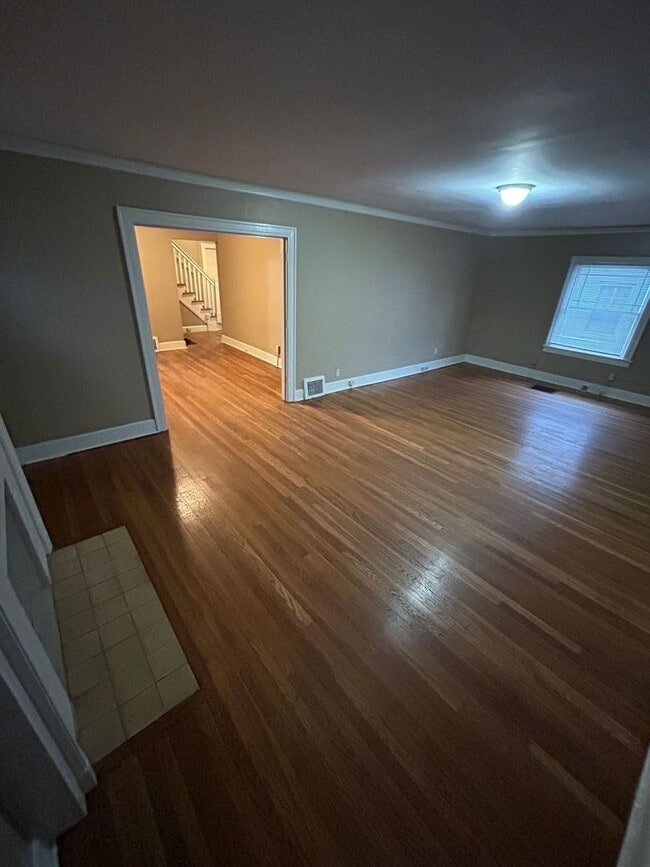 Building Photo - Coming Soon! Home for rent near UMKC! 3 Be...