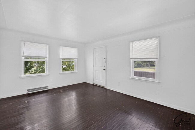 Building Photo - 22107/22109/22111 15 Mile Rd - T - Dubai 2020 LLC