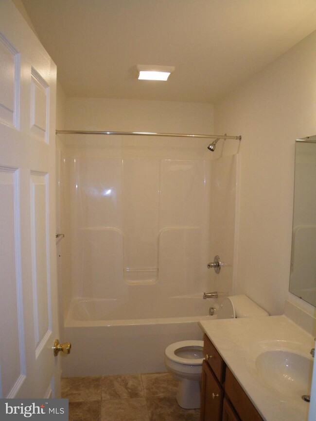 Building Photo - 404 Lantern Ln