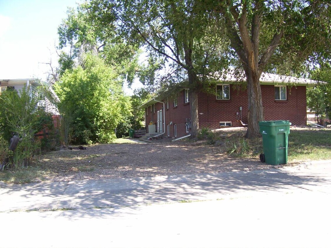 Primary Photo - 5665 W Ellsworth Ave