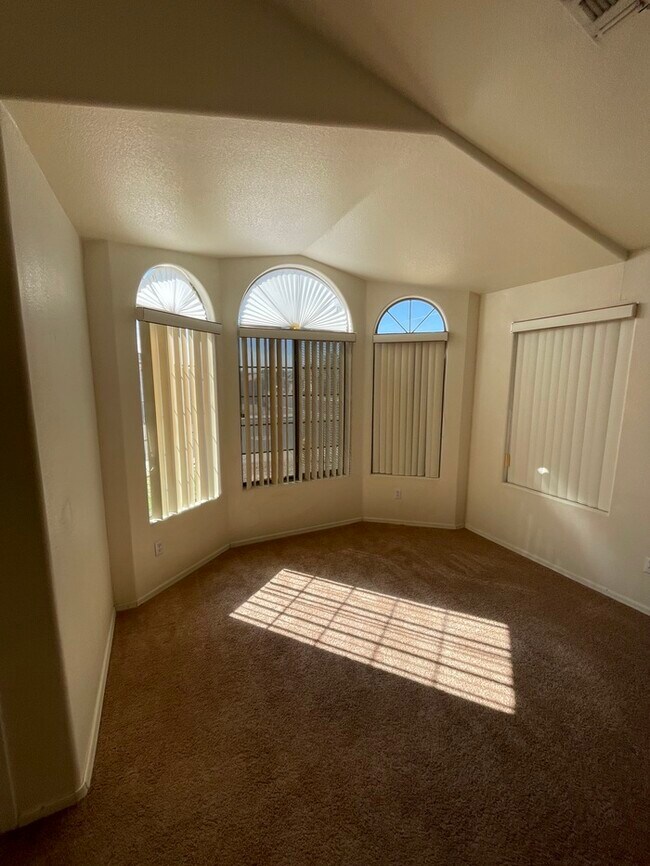 Foto del edificio - Beautiful 4 Bedroom 2 Bath Home in Phoenix!
