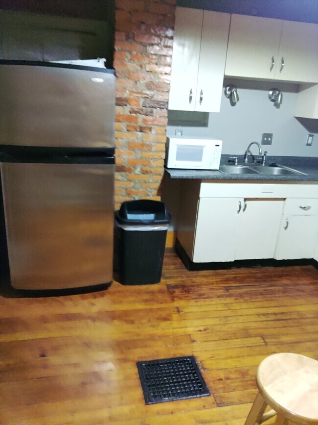 cocina - 203 E Cross St